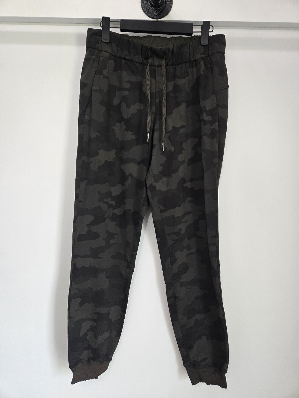 Lululemon On the Fly Jogger 28" *Luxtreme Heritage 365 Camo Dark Olive SIZE 6 - Picture 1 of 6